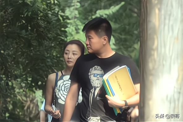 《人世間》中周家人的愛情千模百樣，扮演者的婚姻狀況也各有不同