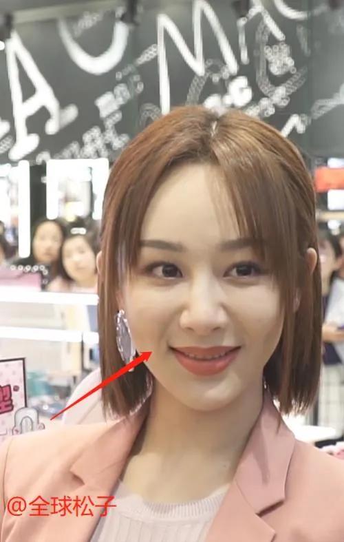 楊紫無濾鏡生圖曝光，面板細膩看不見毛孔，法令紋明顯