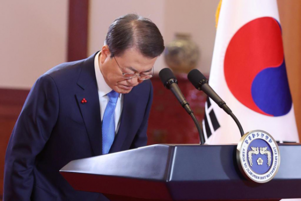 “文在寅必須給我們一個說法!”韓國爆發萬人罷工集會,民眾怒了 “文在寅必須給我們一個說法!”韓國爆發萬人罷工集會,民眾怒了