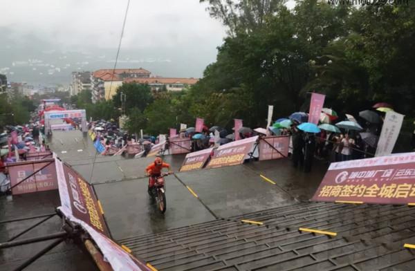 國慶返程堵在高速上,讓我看清了自己的缺點,看風景的心態很重要 國慶返程堵在高速上,讓我看清了自己的缺點,看風景的心態很重要