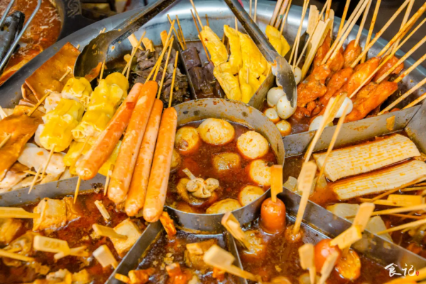 回憶殺！晨光小學對面不到10m²的麻辣燙，竟然開了24年