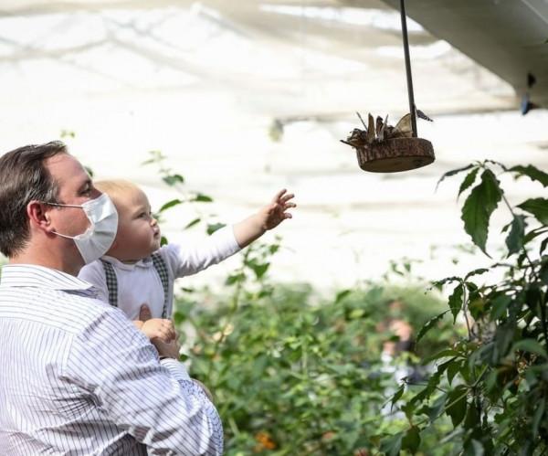 一歲多的查爾斯王子又營業了,小傢伙玩得太嗨,腿上沾滿了泥 一歲多的查爾斯王子又營業了,小傢伙玩得太嗨,腿上沾滿了泥