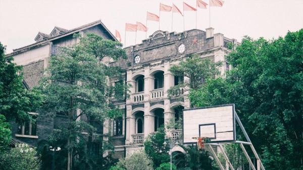 馮小剛花3500萬建了個文工團大院,只為拍攝《芳華》,值得一看嗎 馮小剛花3500萬建了個文工團大院,只為拍攝《芳華》,值得一看嗎