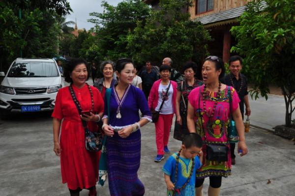 走進西雙版納傣家村寨