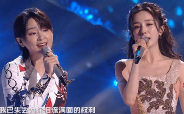 各大衛視跨年晚會頻繁翻車，陳偉霆跑調，周筆暢被楊冪帶跑調