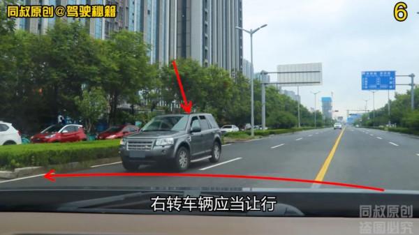 左轉彎時與右轉車輛相遇,到底應該誰讓誰?這裡不適用讓右原則 左轉彎時與右轉車輛相遇,到底應該誰讓誰?這裡不適用讓右原則