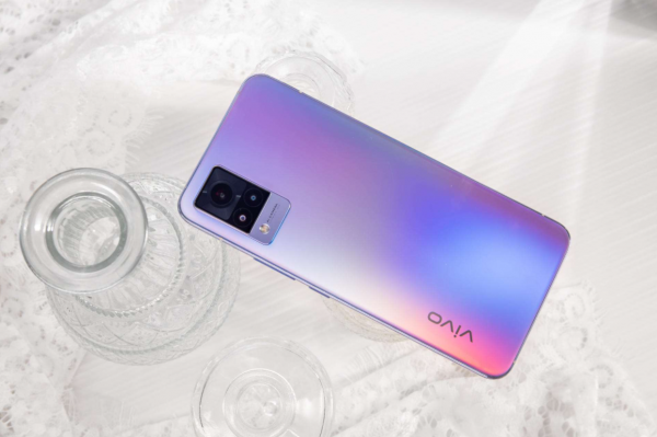 盤點科技圈4大國潮風機型！小米、酷派上榜，網友：顏值太絕了