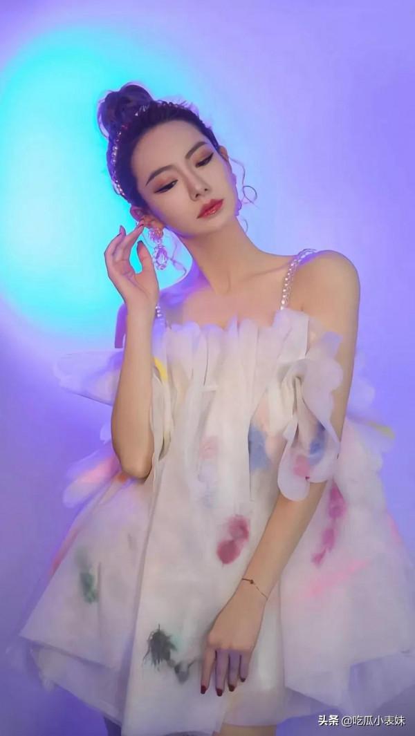 戚薇，又帥又酷，又美又可愛，驚豔到你了嗎？