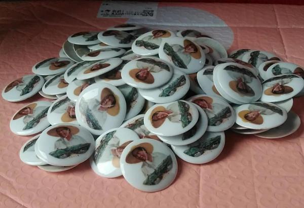 “世界第九大奇觀”——毛澤東像章 “世界第九大奇觀”——毛澤東像章