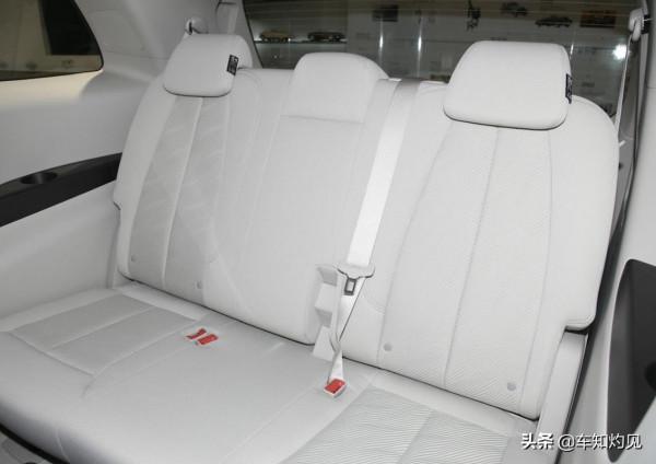 軸距超過3米的合資MPV！搭2.0T+9AT，實拍體驗別克GL8最低配版！