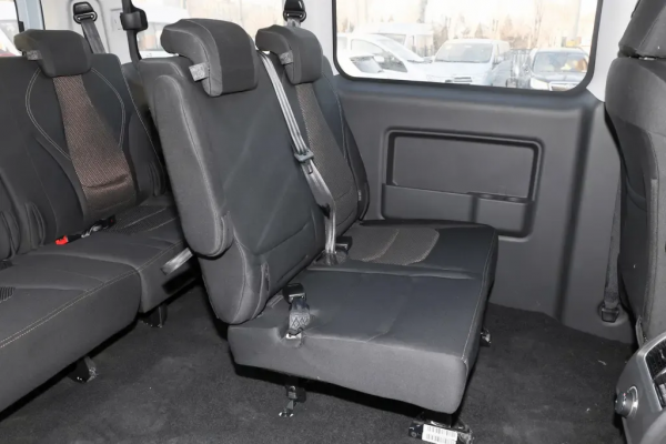 8&period;28萬的國產MPV，軸距2810mm，配備1&period;8L發動機&plus;5擋手動變速箱