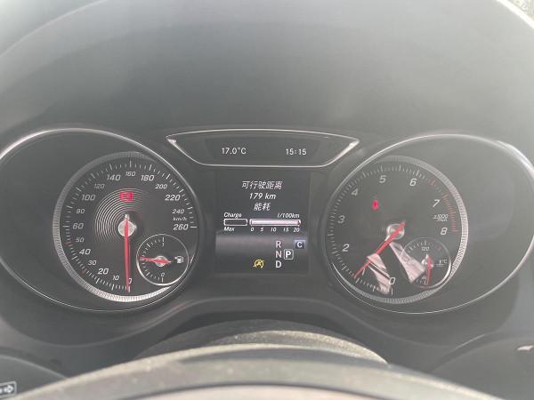 16萬買個車標玩兒？官方認證賓士GLA200，銷售原話：這車沒修過