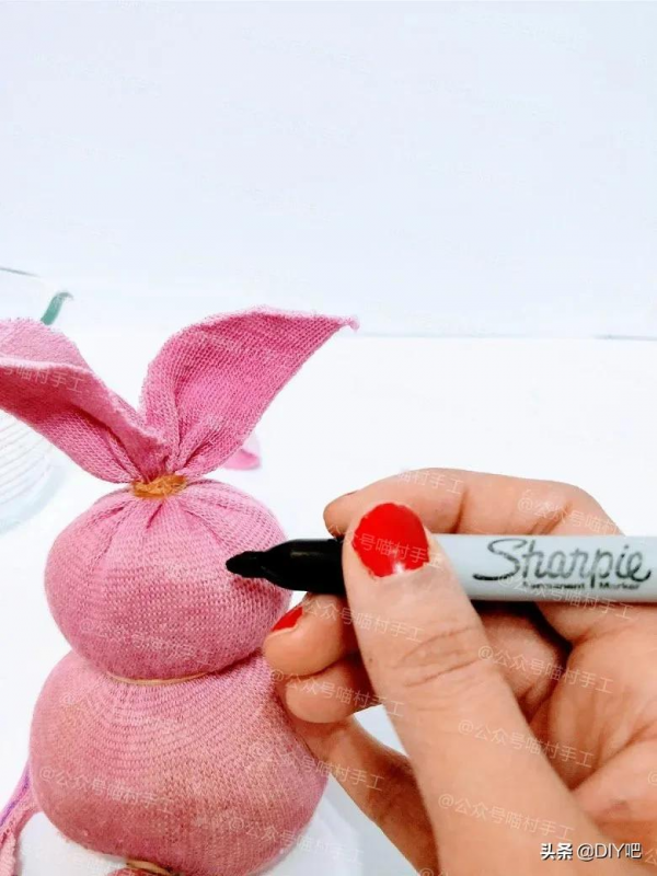 教程丨與孩子一起玩的手工,5分鐘做一隻呆萌兔 教程丨與孩子一起玩的手工,5分鐘做一隻呆萌兔