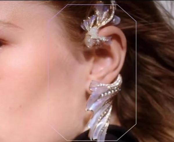 將魚之美在首飾上完美演繹,寶詩龍仙氣繚繞,國風首飾意境優美 將魚之美在首飾上完美演繹,寶詩龍仙氣繚繞,國風首飾意境優美