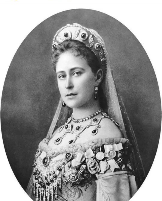 最美公主伊麗莎白在1918年被活埋的前後