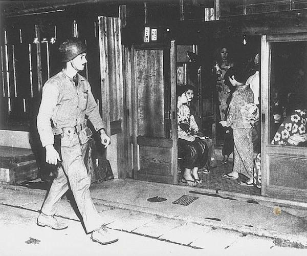 二戰後,部分日本男人是怎麼被出賣的?用日薪3美元哄人幹缺德事 二戰後,部分日本男人是怎麼被出賣的?用日薪3美元哄人幹缺德事