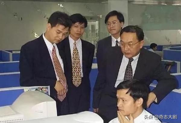 雷軍的傳奇人生，曾投資百萬卻輸得血本無歸，如今小米誰人不知