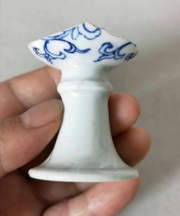 發兩件“大明成化年制”官款標本圖片，藏友可學習對比