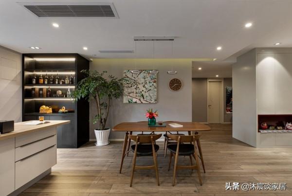 “雙眼皮”吊頂，開放式廚房，她家現代時尚，暖暖的北歐風超治癒