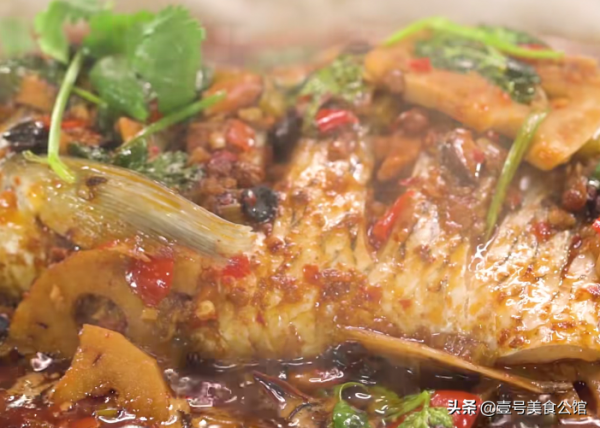 分享鮮辣紙包魚的好吃做法，肉嫩爽口，味美又解饞，家人都愛吃