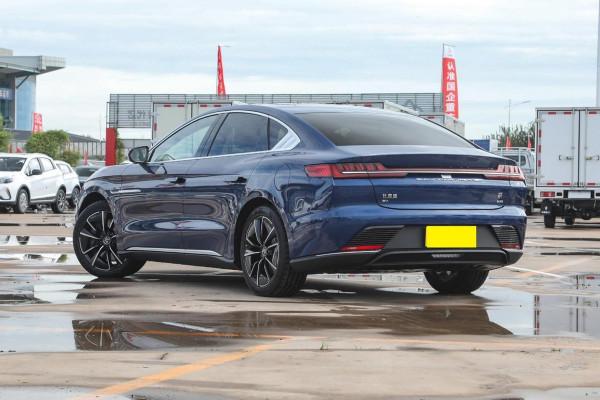 長4980mm，頂配破百3&period;9秒，標配矩陣大燈，比亞迪漢有多能打？