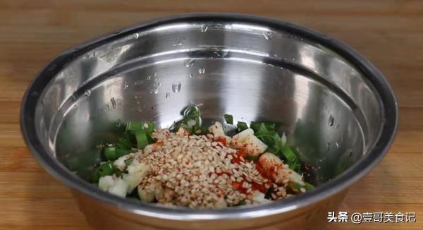 餛飩皮最好吃的做法，簡單一切一拉，酸辣爽口，開胃下飯又解饞