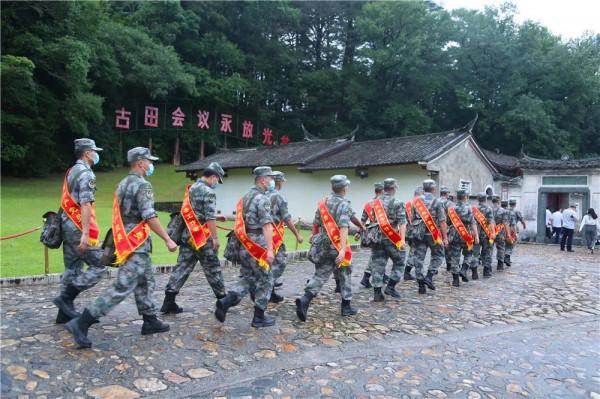熱點|官兵這次穿軍裝集體外出,去的地方很神聖 熱點|官兵這次穿軍裝集體外出,去的地方很神聖
