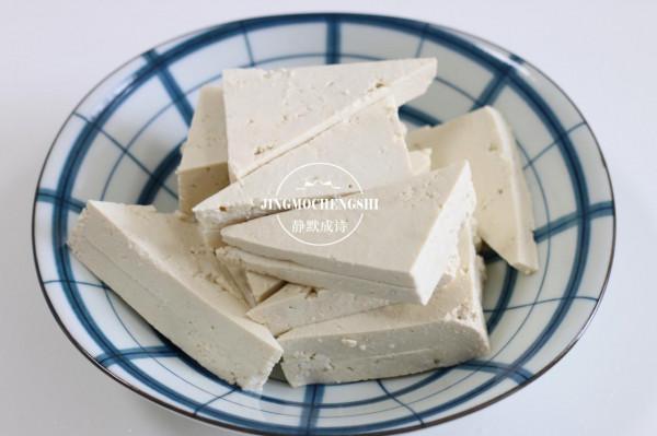 天冷了，砂鍋菜比炒菜更受歡迎，一碗料汁就能搞定，鮮甜好吃