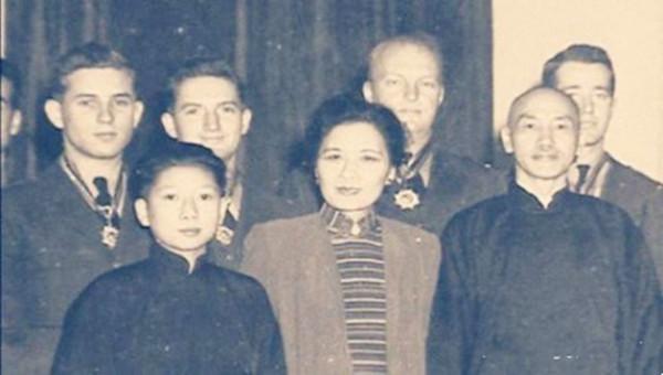 孔令俊招親:梳著大背頭、穿旗袍搭高跟鞋約會胡宗南,結果如何? 孔令俊招親:梳著大背頭、穿旗袍搭高跟鞋約會胡宗南,結果如何?