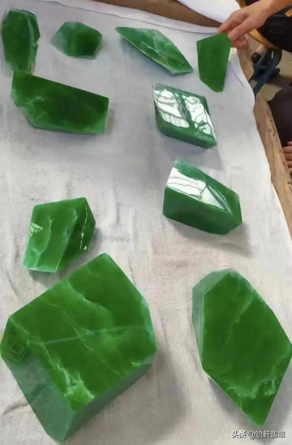 「億元翡翠俱樂部」再添一員！10片帝王綠料子以1億5千萬中標