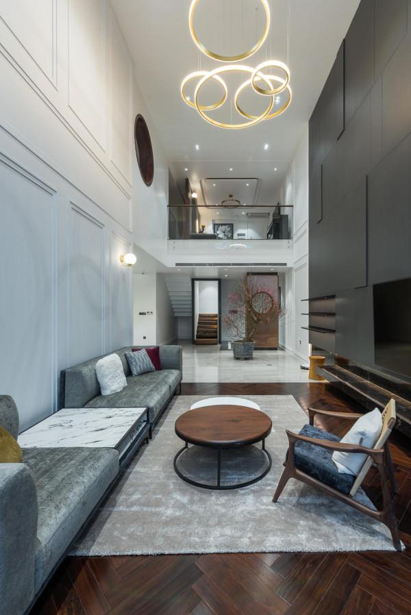 住複式，怎能少了挑空6米的客廳，效果那叫一個大氣，高生活質量