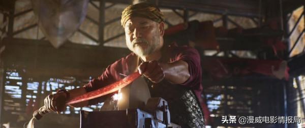 漫威《尚氣》龍鱗武器堪比振金?驚奇隊長、班納博士彩蛋現身 漫威《尚氣》龍鱗武器堪比振金?驚奇隊長、班納博士彩蛋現身