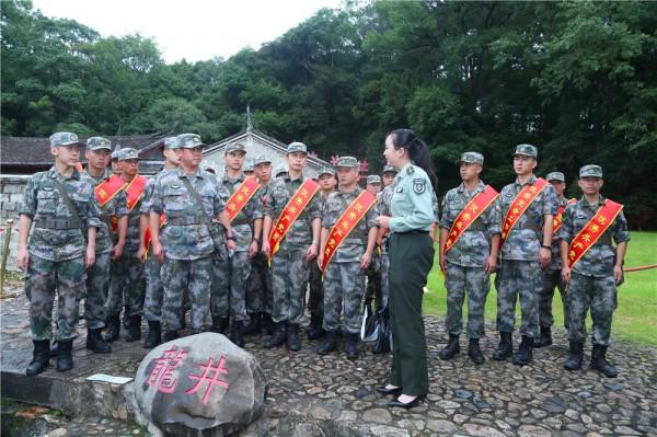 熱點|官兵這次穿軍裝集體外出,去的地方很神聖 熱點|官兵這次穿軍裝集體外出,去的地方很神聖
