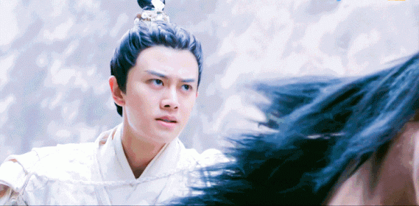 從用假馬到直接騎人、打戲無力全靠特效，流量演員拍戲錢太好掙