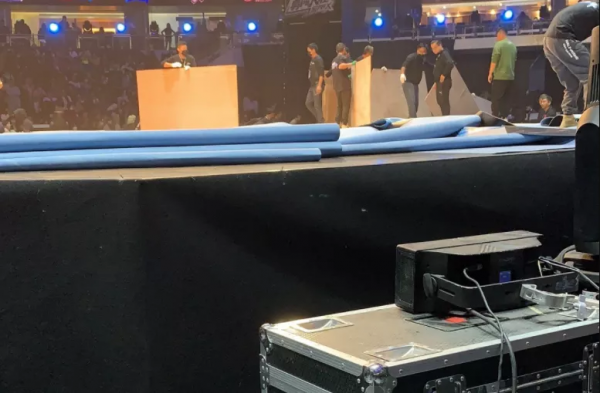 《街舞》全球直播翻車！地板鬆動事故頻發，王一博乾嘔張藝興胃疼