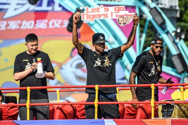 杜峰雪上加霜!周鵬後易建聯又傳壞訊息,傷情不容樂觀,爭冠難了 杜峰雪上加霜!周鵬後易建聯又傳壞訊息,傷情不容樂觀,爭冠難了