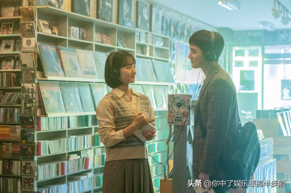 韓版《不能說的秘密》公開宣傳照，都敬秀元真兒微笑對視好甜蜜