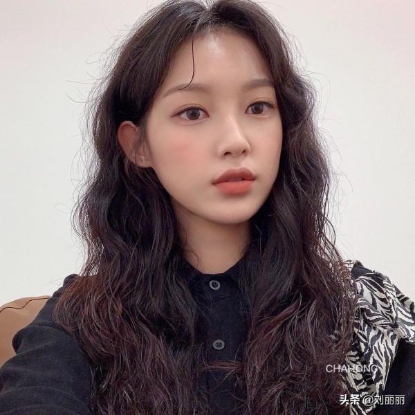 羊毛卷已過時,今年秋冬髮型流行這樣整,不誇張很時尚 羊毛卷已過時,今年秋冬髮型流行這樣整,不誇張很時尚