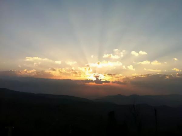 十街馬頭山的日出雲海，蒼茫又美麗，何似在人間