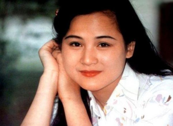 80年代當紅女星朱碧雲,巔峰時隱退遠走美國,如今過得怎麼樣了? 80年代當紅女星朱碧雲,巔峰時隱退遠走美國,如今過得怎麼樣了?