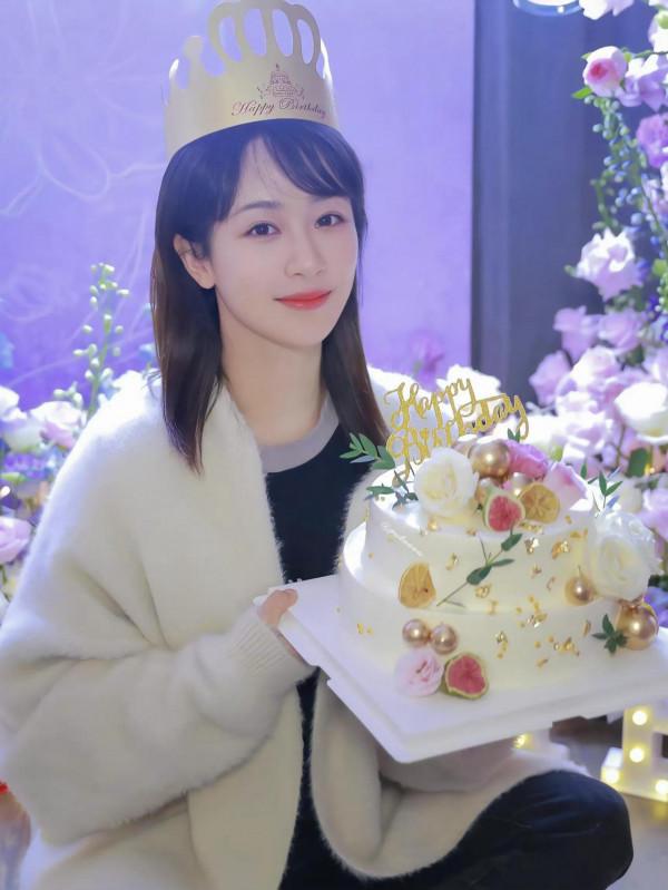 楊紫生日圖,狀態不錯 楊紫生日圖,狀態不錯