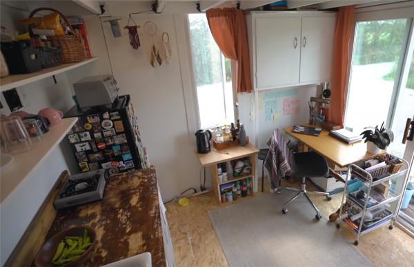 她低價買下10㎡“迷你房”，蝸居日子轉眼已1年，網友：自得其樂