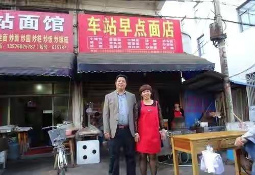 浙江女子，給重慶乞丐10元，20年後，乞丐成富豪，送100萬報恩