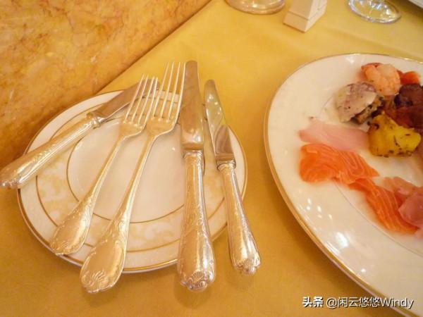 全球最奢華的酋長皇宮酒店,品嚐金子咖啡。黃金連廁所也不放過 全球最奢華的酋長皇宮酒店,品嚐金子咖啡。黃金連廁所也不放過