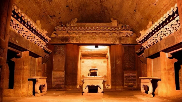 1976年陝西挖出秦公墓，葬式為高等級的黃腸題湊，墓內還有殉葬者