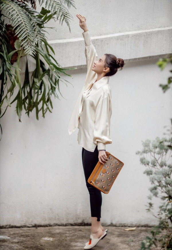 何超蓮和竇驍的衣品真挺像的,倆人穿休閒裝,感覺就像普通人 何超蓮和竇驍的衣品真挺像的,倆人穿休閒裝,感覺就像普通人