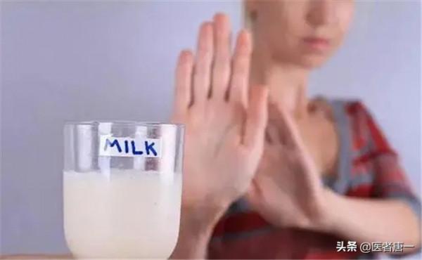 晚上喝牛奶危害很大？為了家人健康，喝牛奶這3個誤區你要知道
