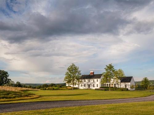 每6人就有1人感染新冠，死亡超85萬，為何美國社會還像沒事人一樣