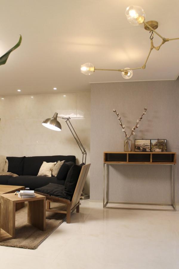 二手房按照父母喜好來改造，簡簡單單談不上奢華，舒適感卻很強烈