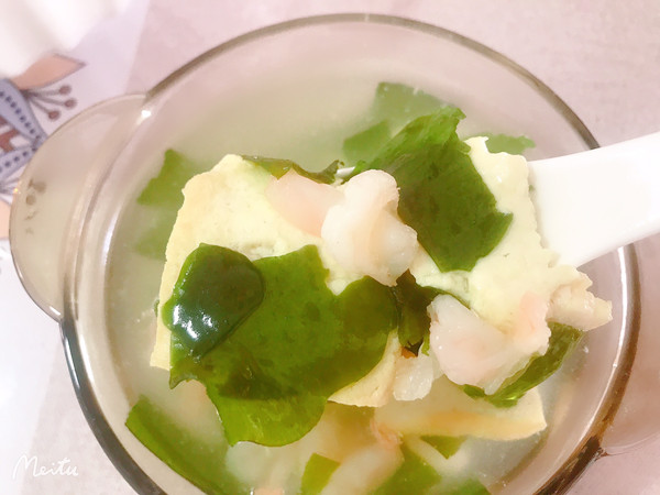 0難度的裙帶菜蝦仁豆腐湯，好吃到停不下來